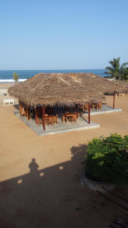 Yoho Hotel Arugambay Beach Inn Аругам Экстерьер фото
